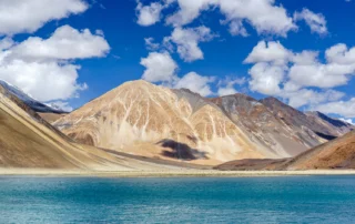 le lac pangong tso au ladakh en inde