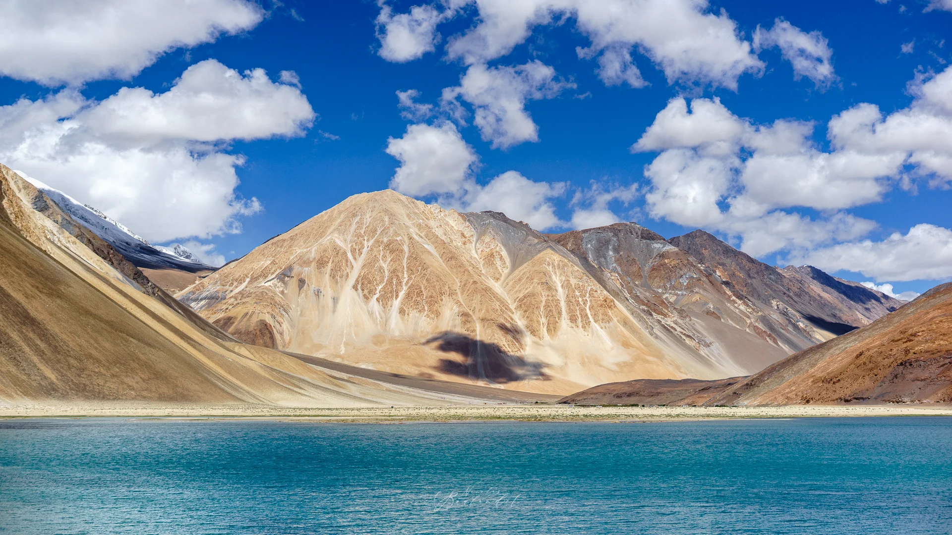 le lac pangong tso au ladakh en inde