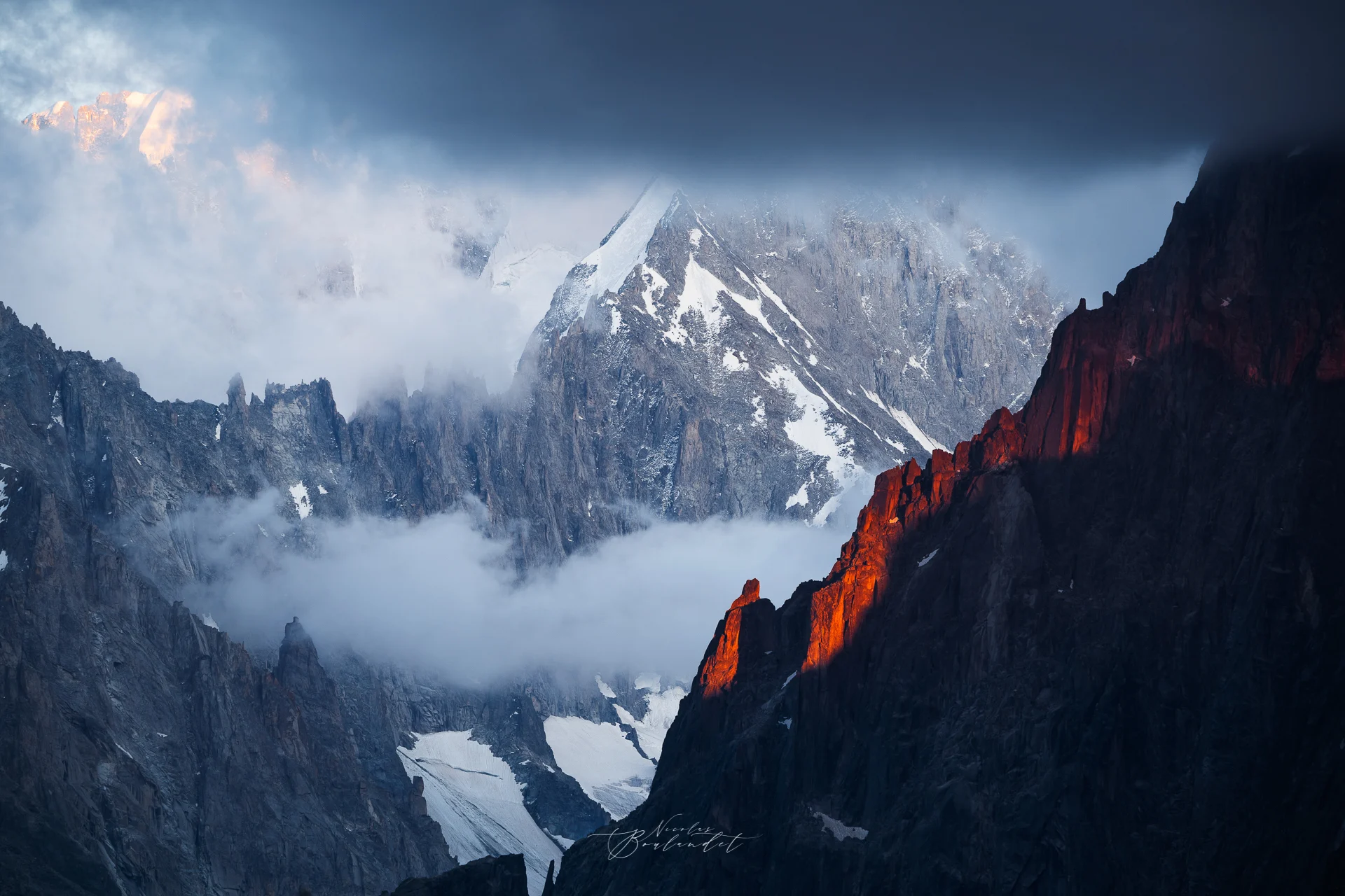 Montagnes de Chamonix Montagnes de Chamonix au coucher du Soleil