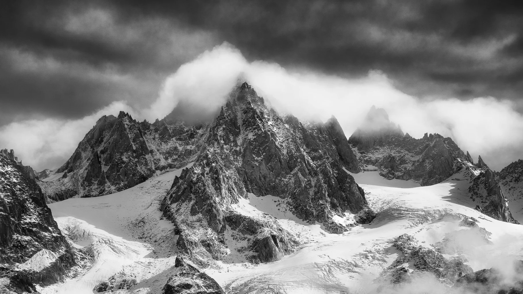 Aiguille du Tour Aiguille du tour noir et blanc massif du mont blanc