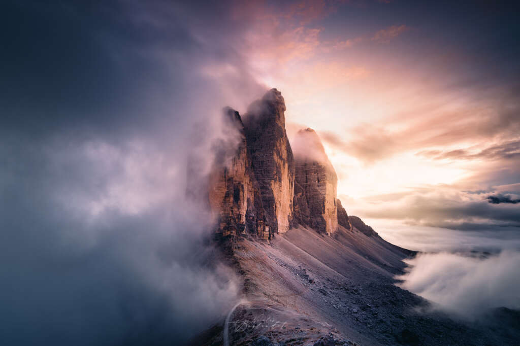 Tre Cime di Lavaredo – Dolomites Italy Tre Cime di Lavaredo au coucher de soleil Dolomites Italie