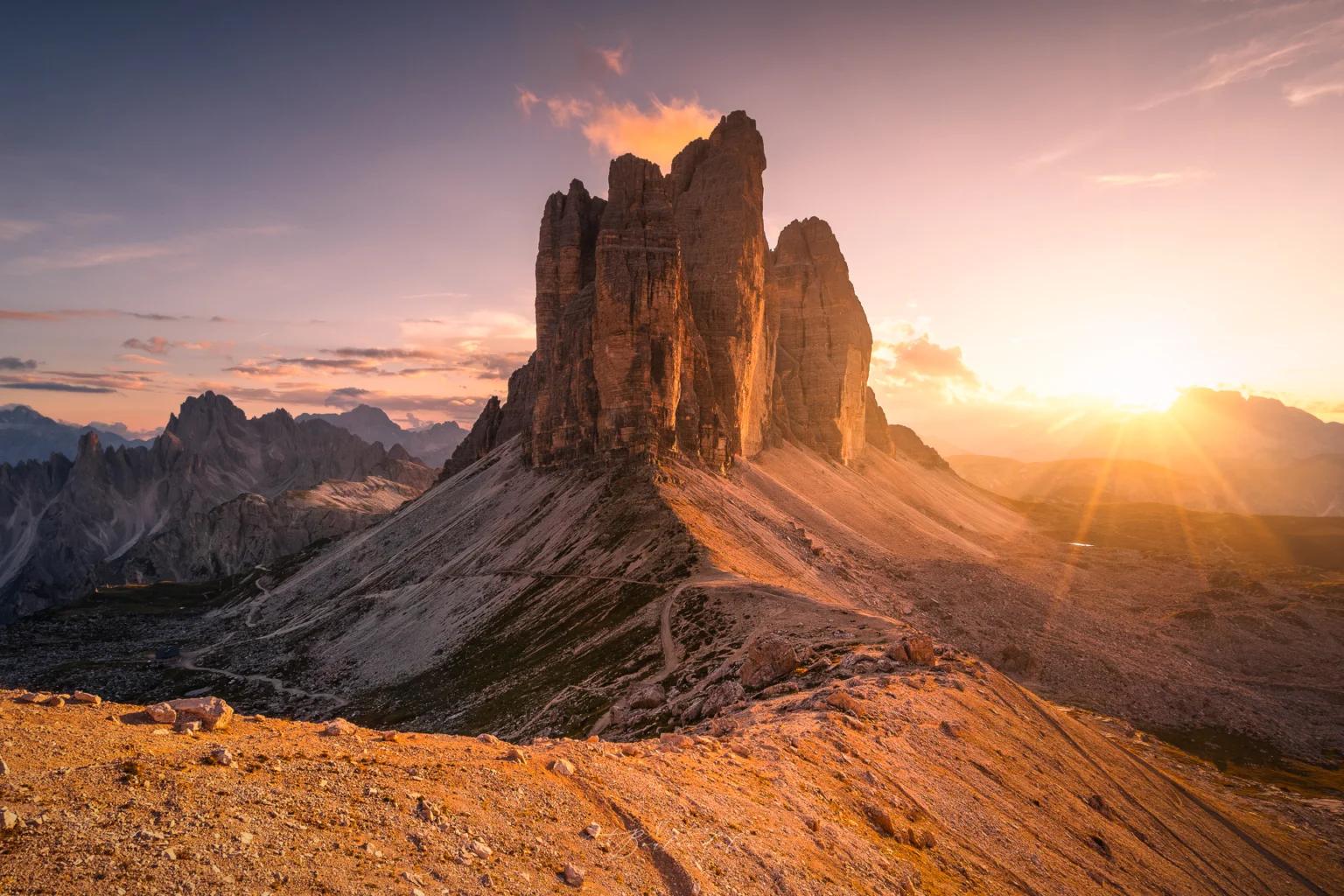 Tre cime di lavaredo au coucher du soleil Dolomites