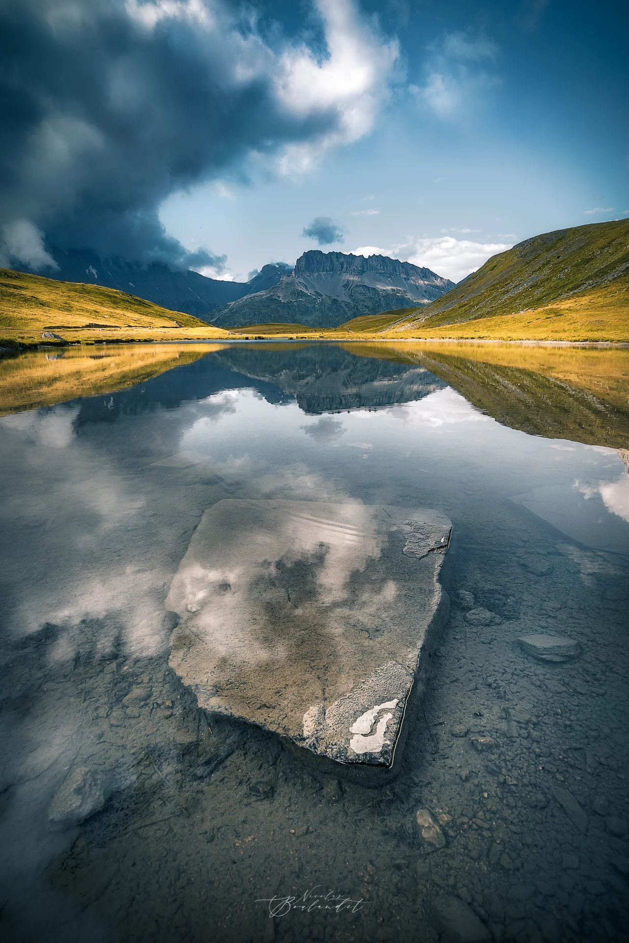 Lac de montagne en Haute Maurienne Lac de montagne en Haute Maurienne