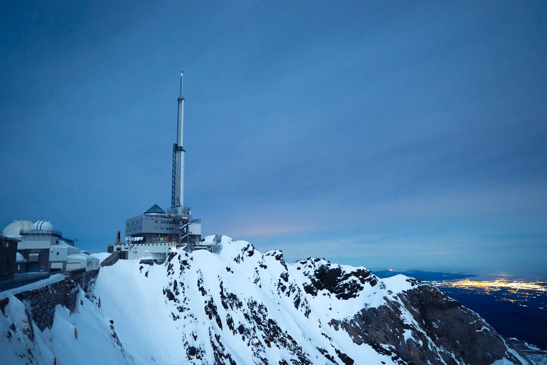 L'aiguille du midi de nuit